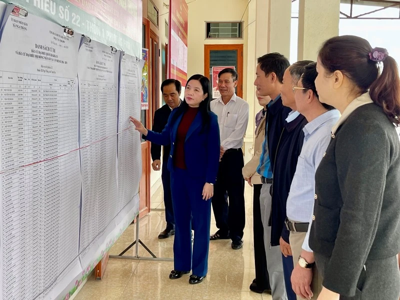 Chủ nhiệm Ủy ban Kiểm tra Tỉnh ủy Phạm Thị Thanh Thủy kiểm tra công tác chuẩn bị bầu cử