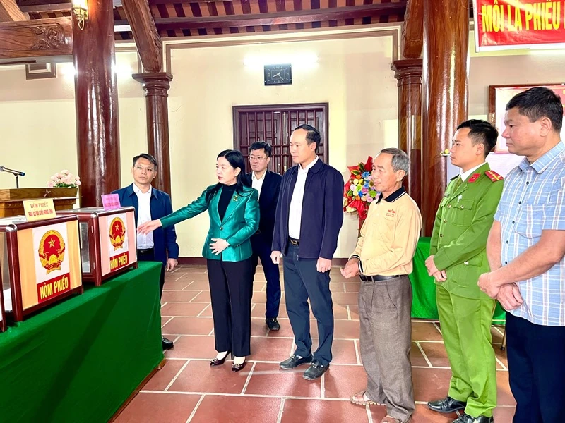 Chủ nhiệm Ủy ban Kiểm tra Tỉnh ủy Phạm Thị Thanh Thủy kiểm tra công tác chuẩn bị bầu cử