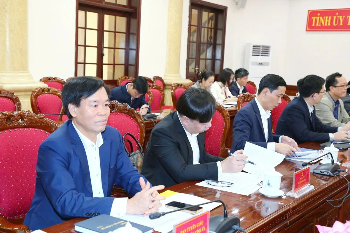 Đẩy mạnh ứng dụng công nghệ số, dữ liệu số trong công tác lãnh đạo, chỉ đạo, điều hành