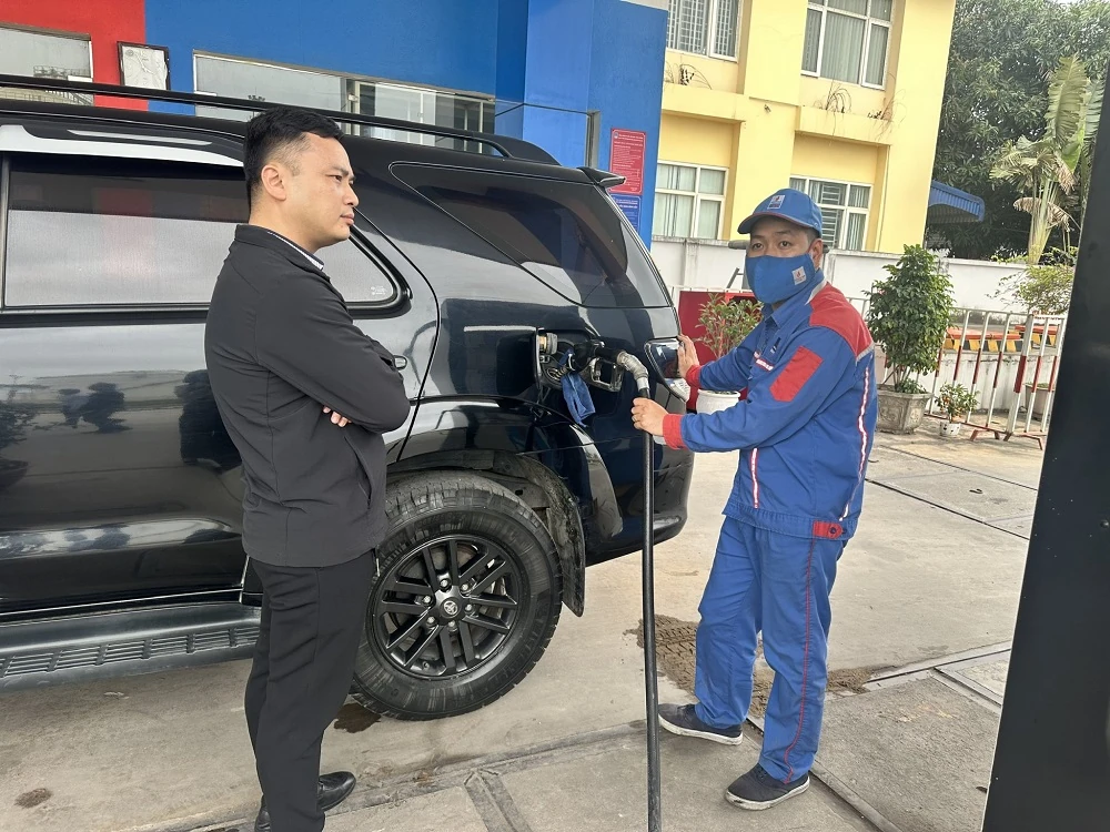 Hoạt động sản xuất, kinh doanh gặp khó trước diễn biến giá xăng, dầu tăng “phi mã”