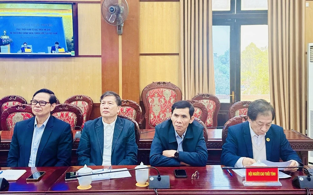 Phát triển kinh tế bạc: Chuyển 