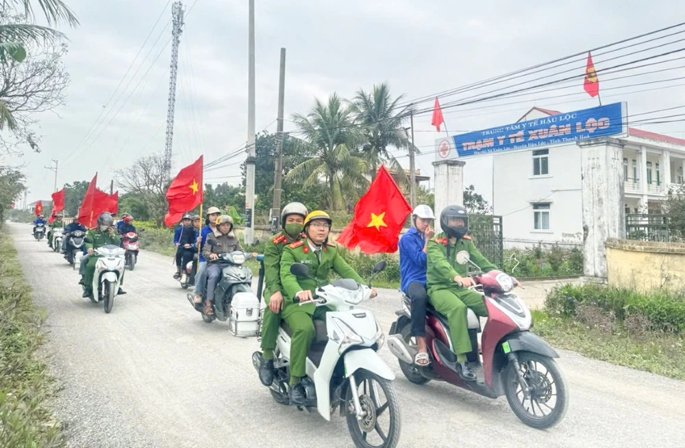 Tuyên truyền lưu động hướng về ngày bầu cử