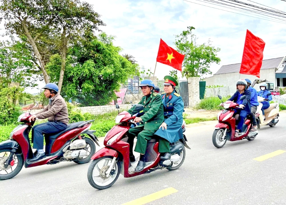 Tuyên truyền lưu động hướng về ngày bầu cử