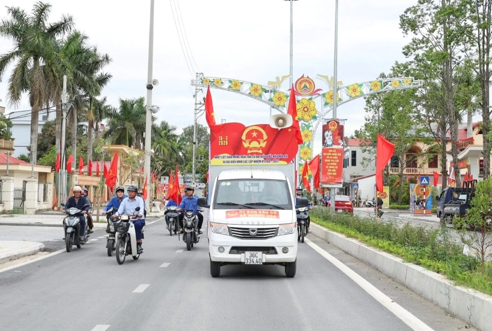 Tuyên truyền lưu động hướng về ngày bầu cử