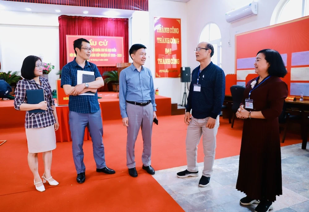 Kiểm tra công tác y tế phục vụ bầu cử đại biểu Quốc hội và HĐND các cấp