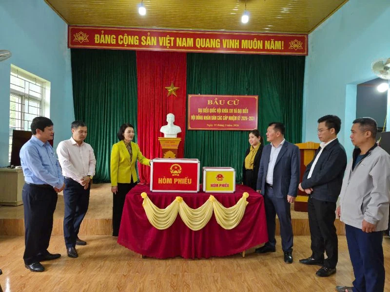 Kiểm tra công tác chuẩn bị bầu cử tại các xã Phú Xuân, Phú Lệ