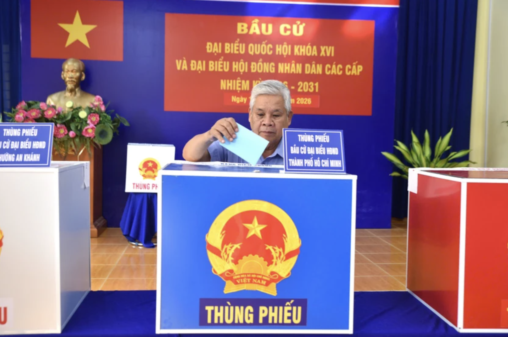 Bỏ phiếu xong, người dân không nên đăng ảnh thẻ cử tri lên mạng