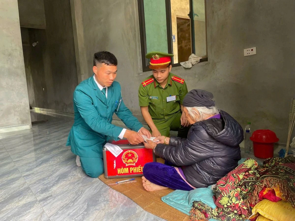 Hình ảnh đẹp của tuổi trẻ Công an Thanh Hóa trong ngày bầu cử