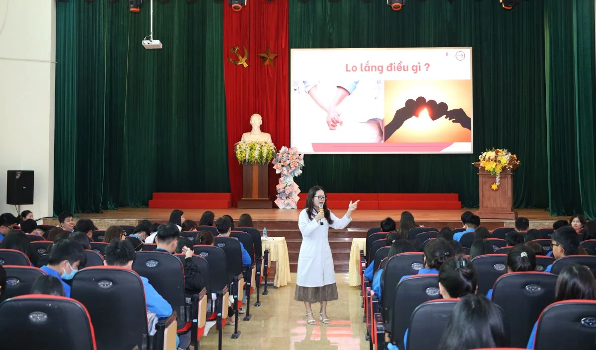 Tư vấn hướng nghiệp và tuyên truyền giáo dục sức khỏe giới tính cho thanh niên
