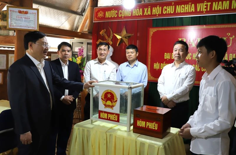 Quan tâm hỗ trợ, tạo điều kiện để thành viên các Tổ bầu cử hoàn thành nhiệm vụ được giao