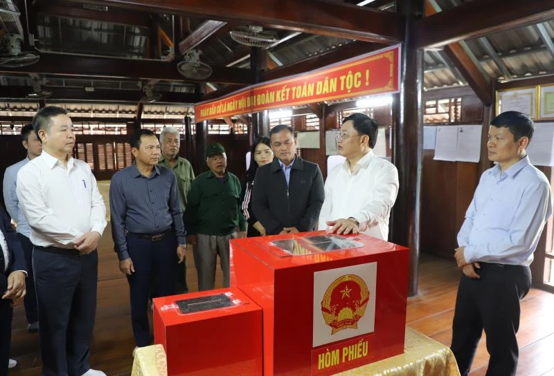 Quan tâm hỗ trợ, tạo điều kiện để thành viên các Tổ bầu cử hoàn thành nhiệm vụ được giao