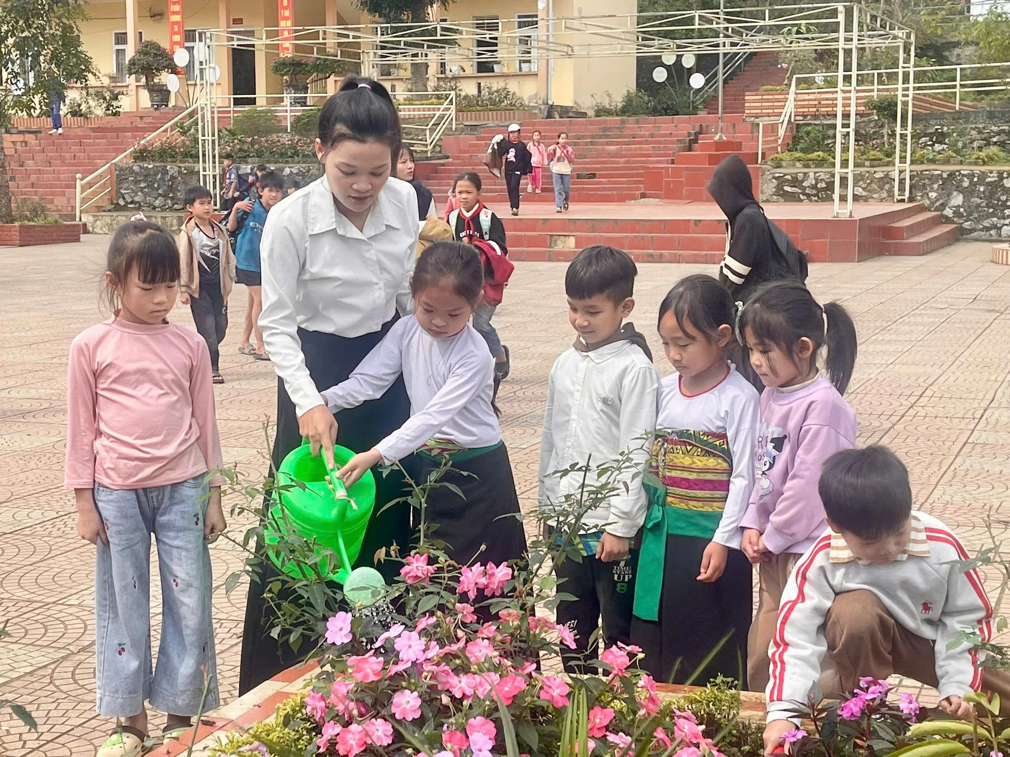 Từ bục giảng đến khát vọng cống hiến