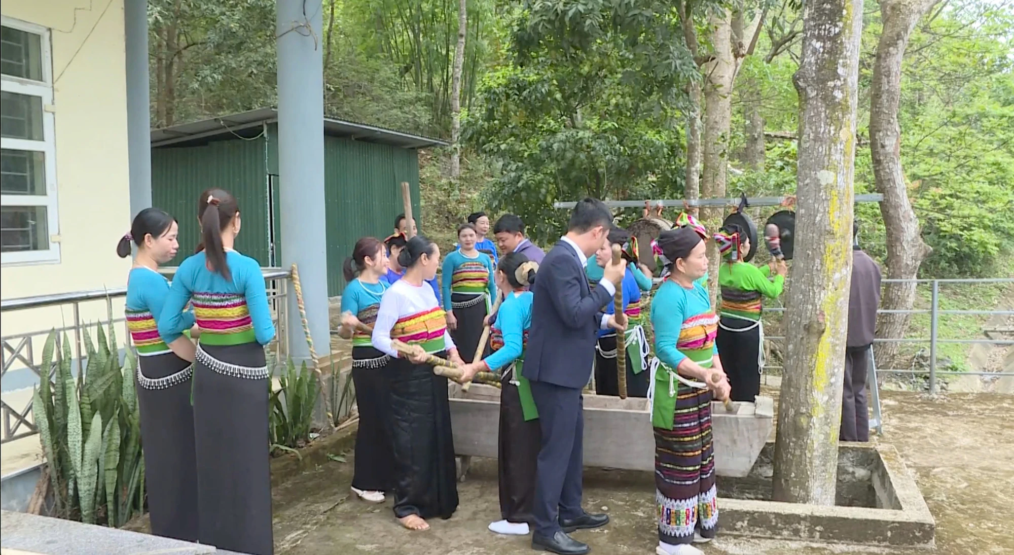 Bản làng trước ngày bỏ phiếu