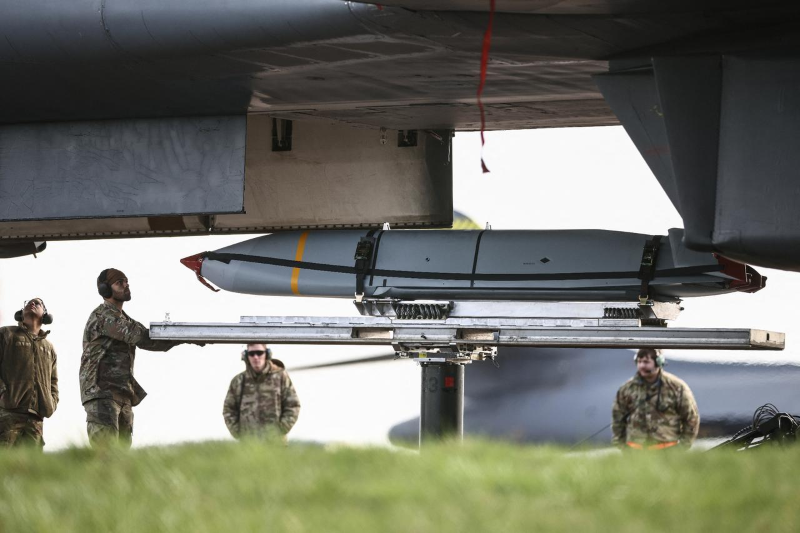 Financial Times: Chiến dịch tại Iran khiến kho dự trữ vũ khí của Mỹ suy giảm nhanh chóng