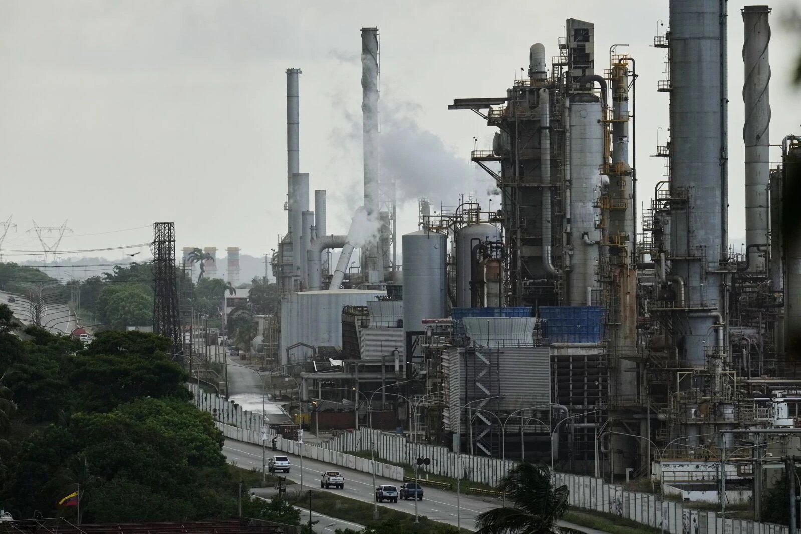 Mỹ tiếp tục nới lỏng có điều kiện các giao dịch năng lượng liên quan Venezuela