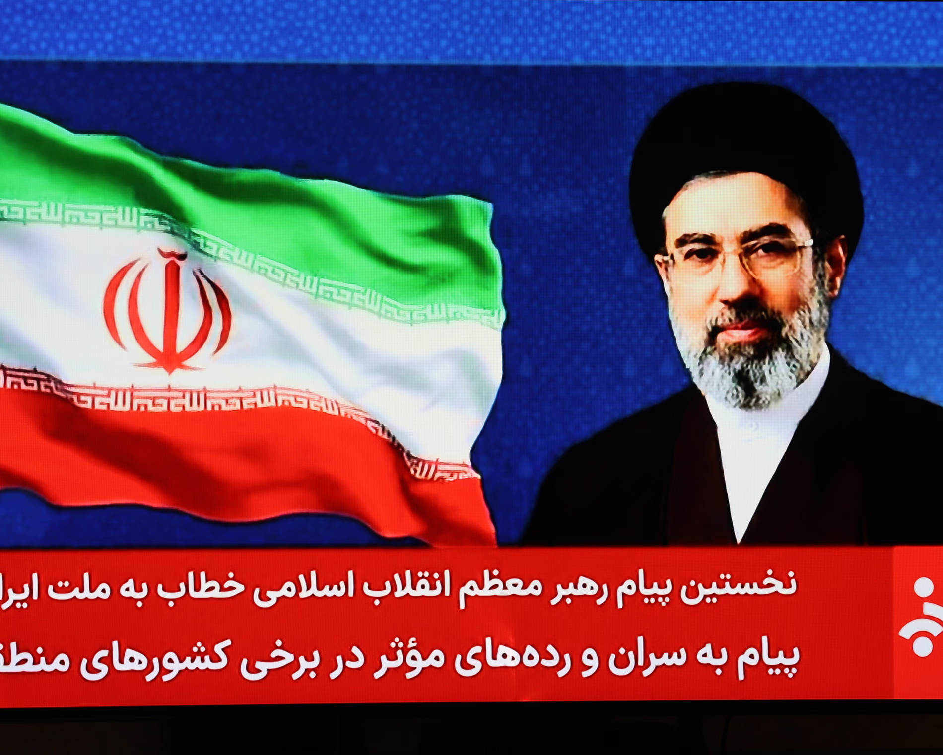 Lãnh tụ tối cao Iran tuyên bố tiếp tục chiến đấu và phong tỏa Eo biển Hormuz