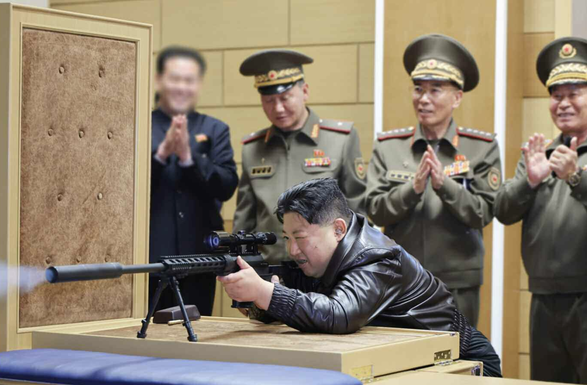 Nhà lãnh đạo Triều Tiên Kim Jong Un tiếp tục thị sát nhà máy sản xuất đạn dược
