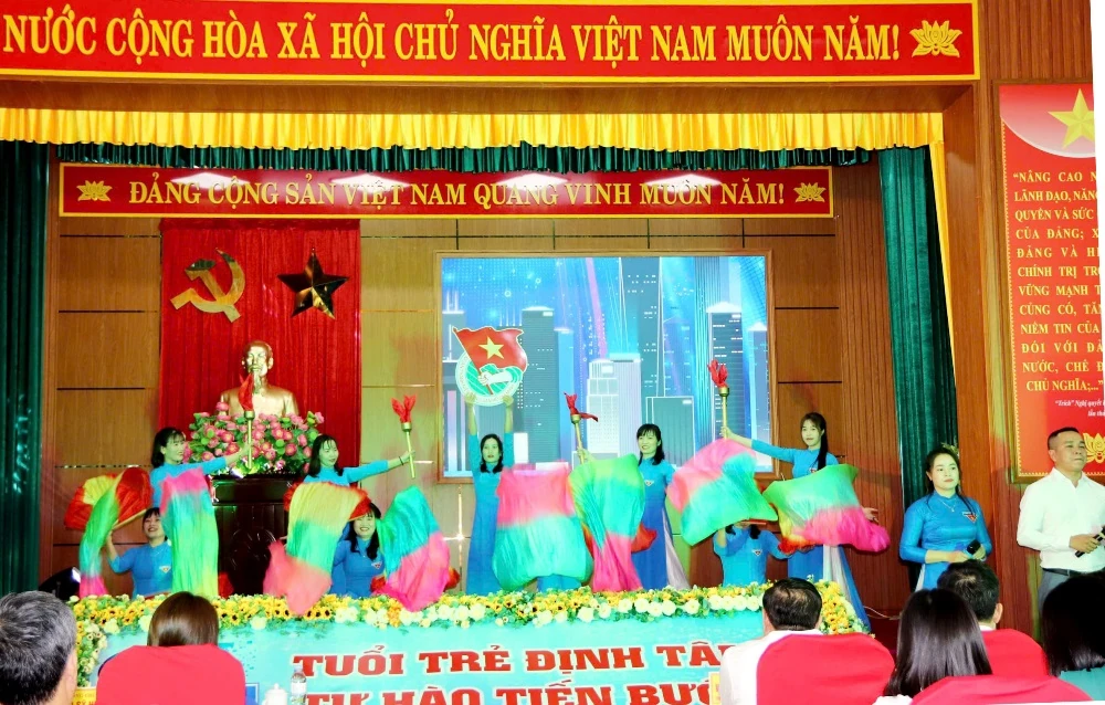 Đoàn TNCS Hồ Chí Minh xã Định Tân: Khơi dậy khát vọng cống hiến, xung kích đi đầu