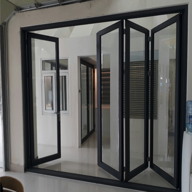 Thi công cửa kính tự động, cửa nhôm trượt quay uy tín, giá thấp tại Cuanhomhe của Việt Phong