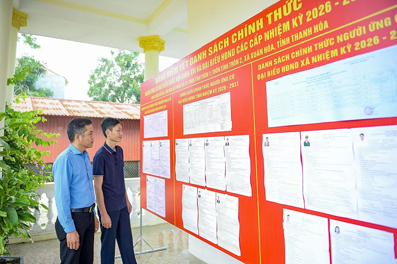 Dưới cờ Đảng quang vinh