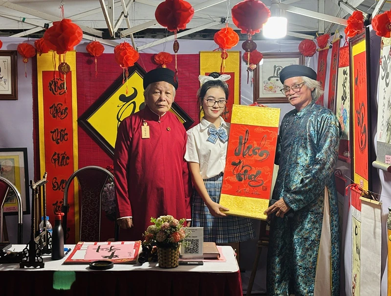 Chuyện về “ông đồ” trong thời đại số