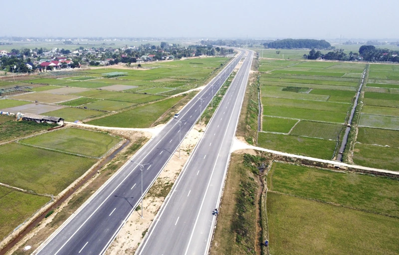 Hạ tầng “đi trước, mở đường”