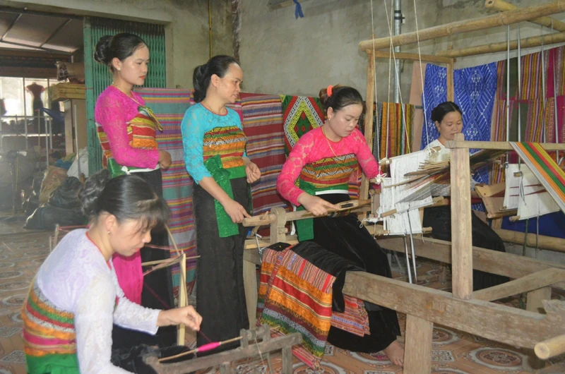 Phụ nữ vùng cao lan tỏa bản sắc văn hóa dân tộc