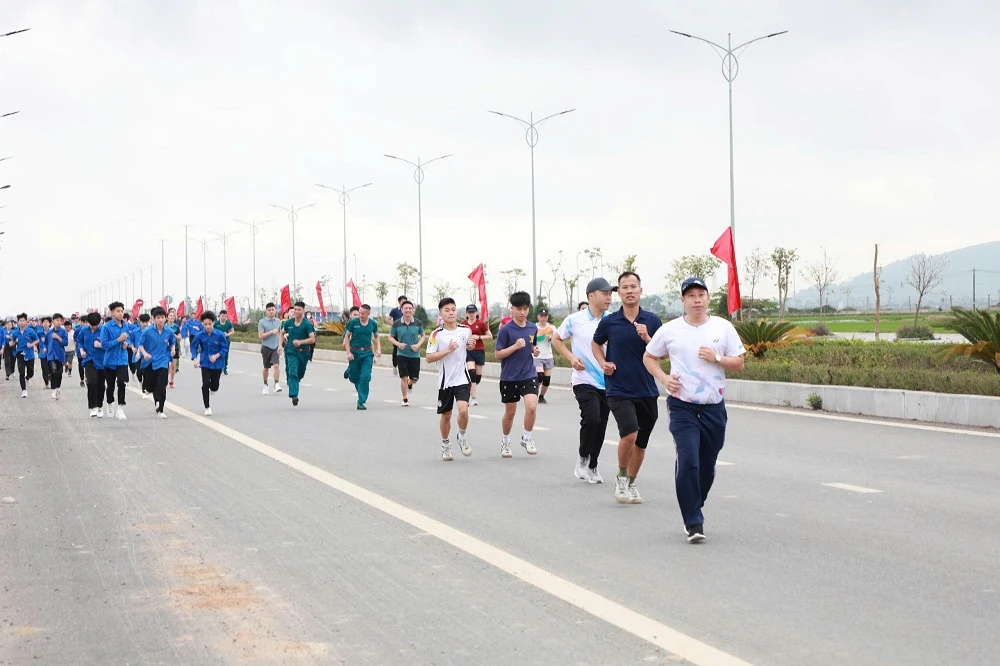 Xã Thiệu Hóa hưởng ứng Ngày chạy Olympic vì sức khỏe toàn dân