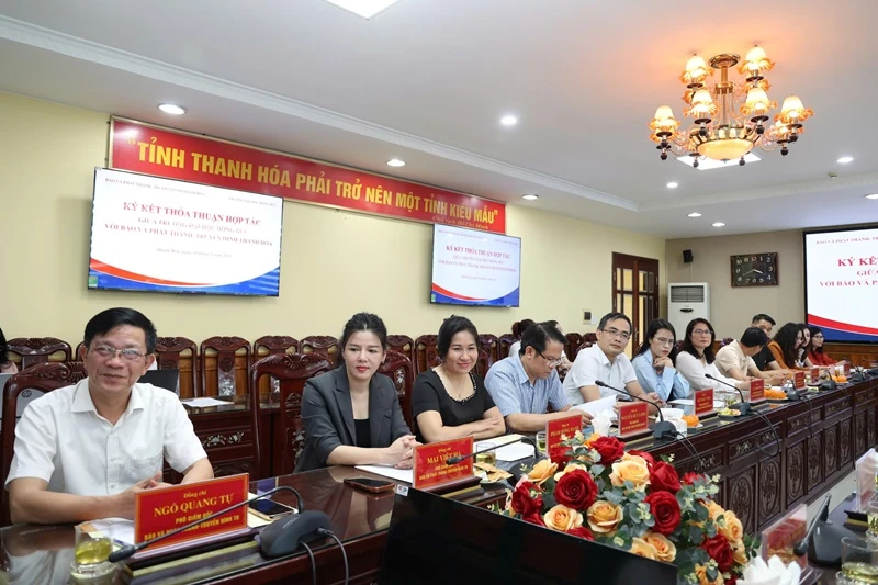 Ký kết thỏa thuận hợp tác giữa Báo và Phát thanh, truyền hình Thanh Hóa và Trường Đại học Hồng Đức