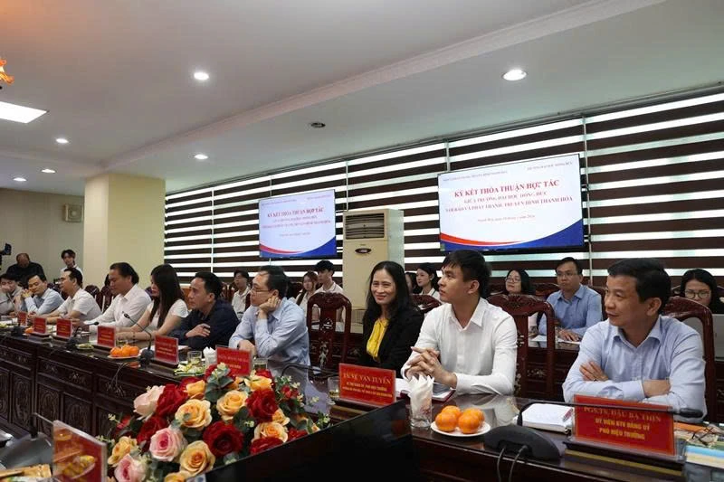 Ký kết thỏa thuận hợp tác giữa Báo và Phát thanh, truyền hình Thanh Hóa và Trường Đại học Hồng Đức