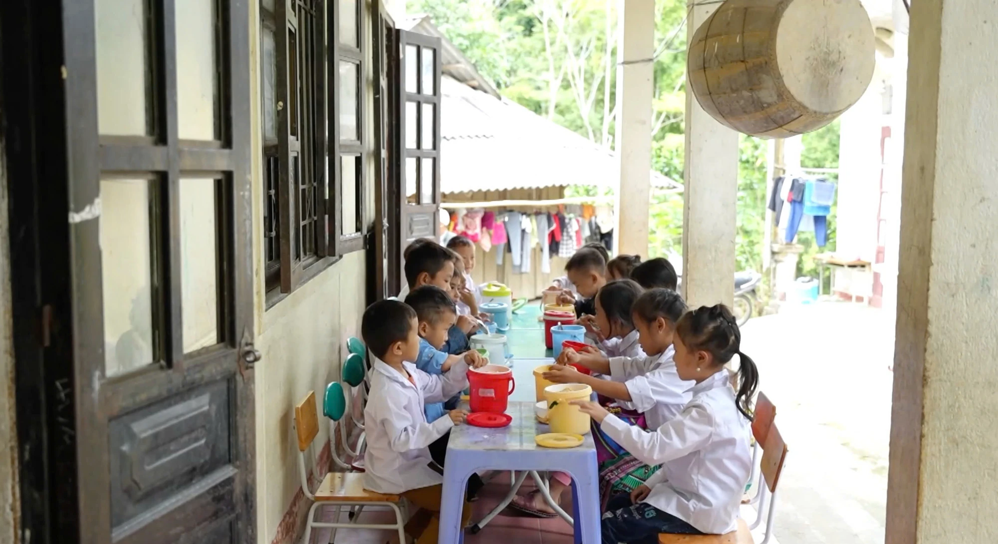 Những con chữ vượt núi