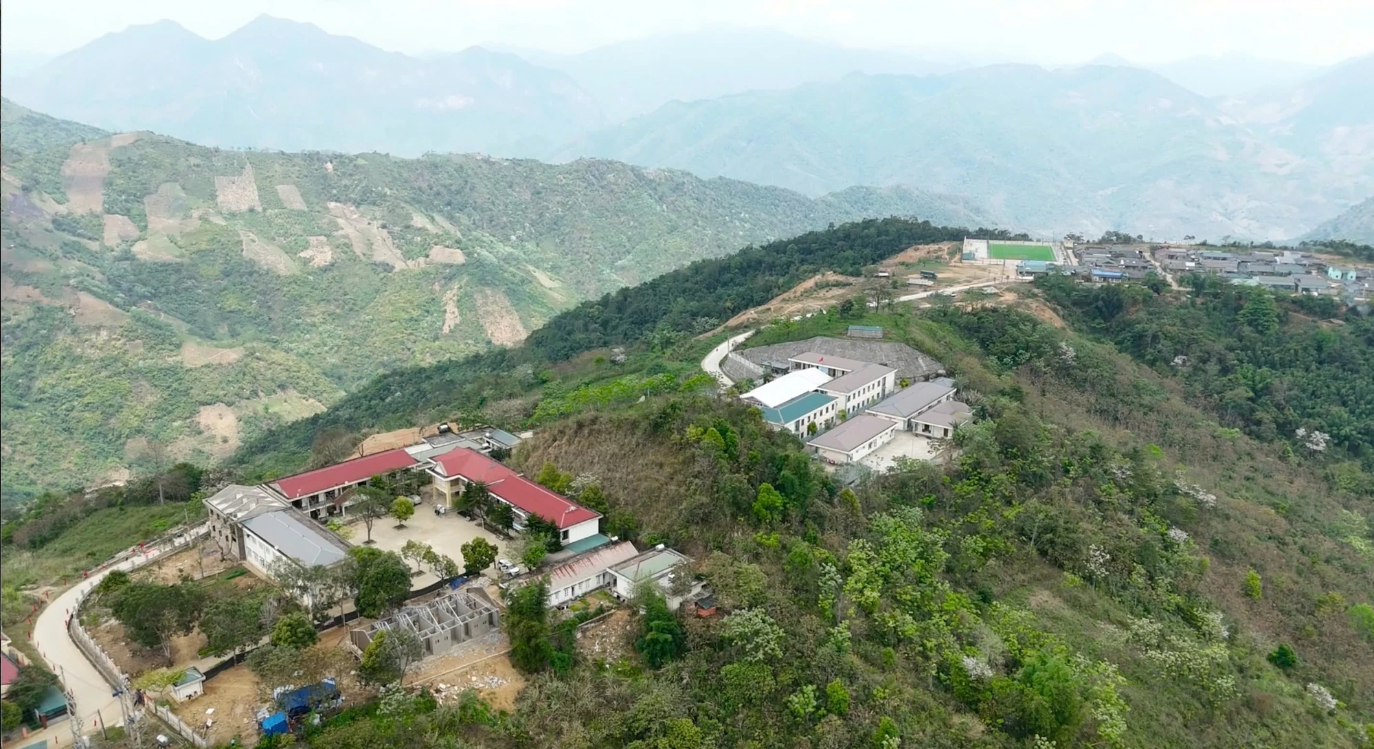 Những con chữ vượt núi