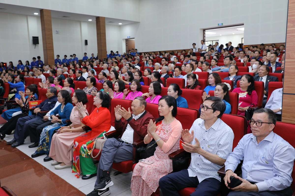 Thủ tướng Chính phủ Phạm Minh Chính dự lễ Kỷ niệm 40 năm Hội đồng hương Thanh Hóa tại Hà Nội