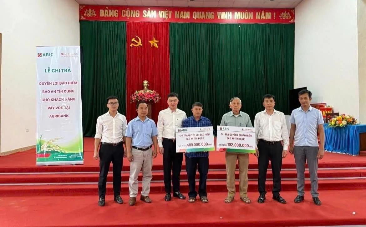 Chi trả hơn 500 triệu đồng bảo an tín dụng cho khách hàng tại Agribank Thạch Thành