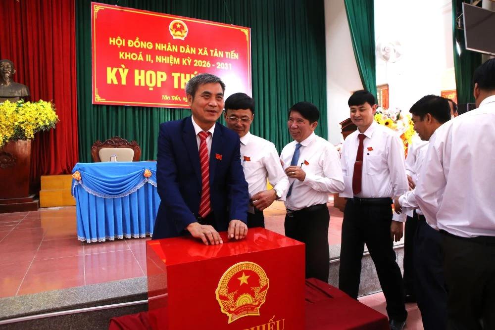 Kỳ họp thứ nhất HĐND xã Tân Tiến khoá II, nhiệm kỳ 2026 - 2031