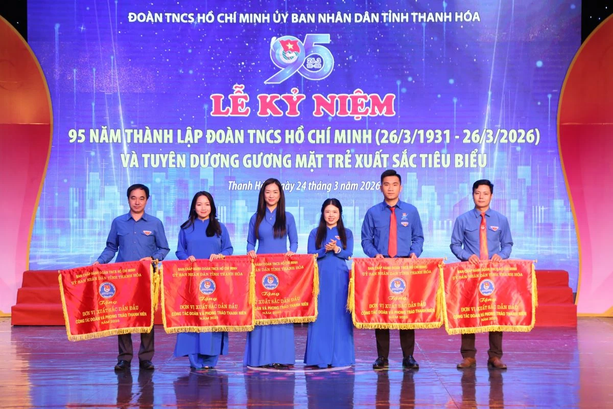 Đoàn Thanh niên UBND tỉnh kỷ niệm 95 năm Ngày thành lập Đoàn và tuyên dương gương mặt trẻ xuất sắc tiêu biểu