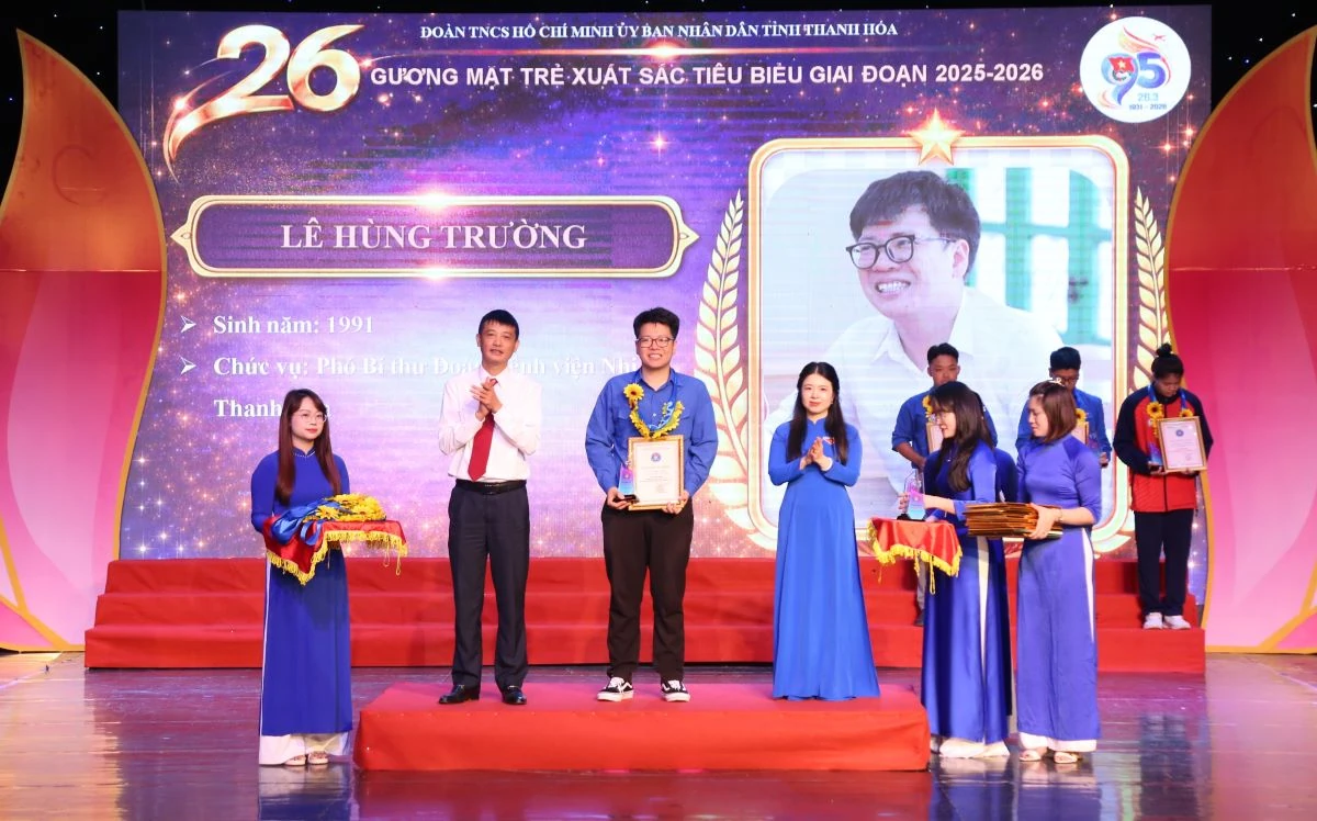 Đoàn Thanh niên UBND tỉnh kỷ niệm 95 năm Ngày thành lập Đoàn và tuyên dương gương mặt trẻ xuất sắc tiêu biểu