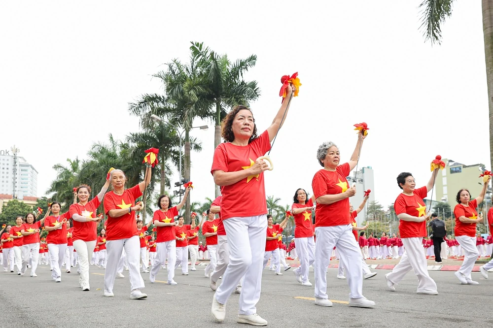 Vinamilk Sure đồng hành cùng gần 3.000 người cao tuổi xác lập kỷ lục mới