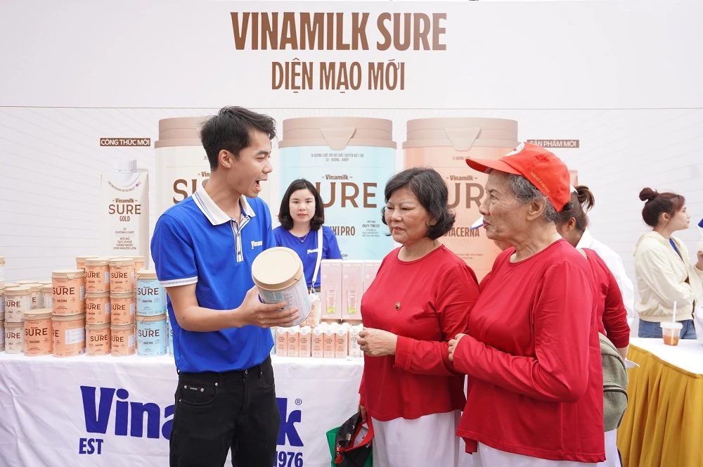 Vinamilk Sure đồng hành cùng gần 3.000 người cao tuổi xác lập kỷ lục mới