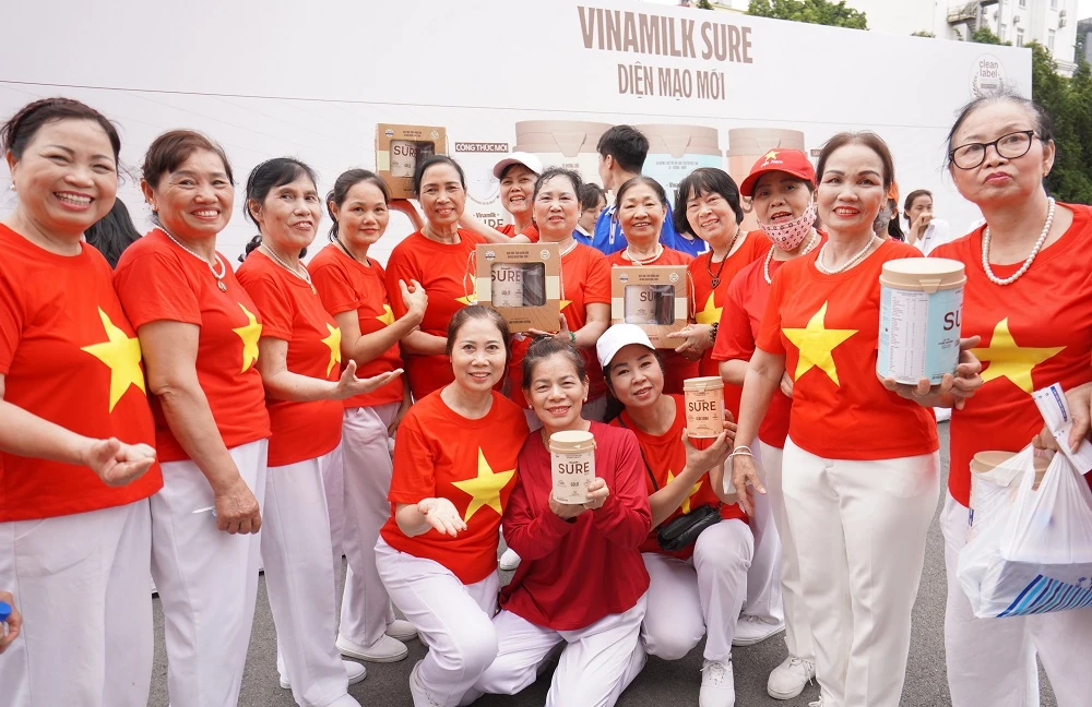 Vinamilk Sure đồng hành cùng gần 3.000 người cao tuổi xác lập kỷ lục mới