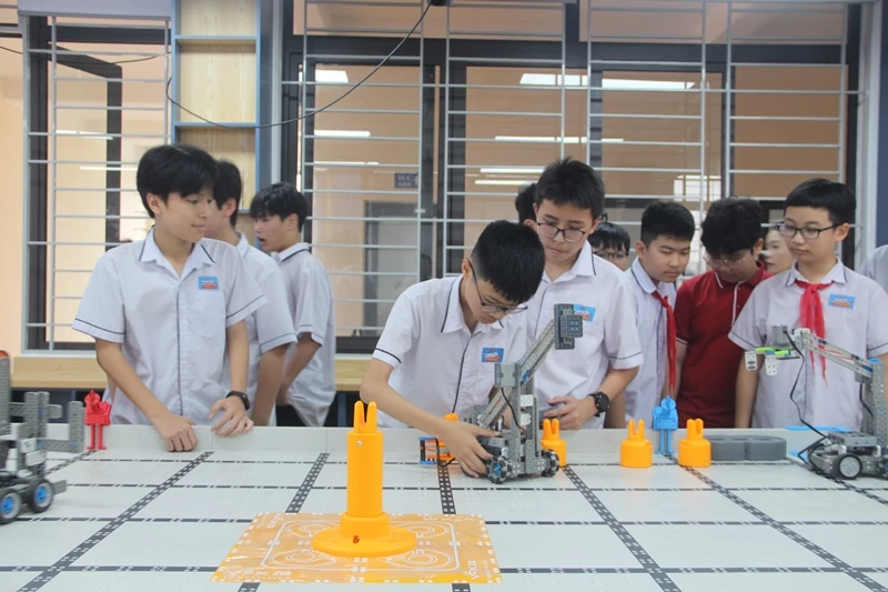 Ra mắt CLB STEM Trần Mai Ninh