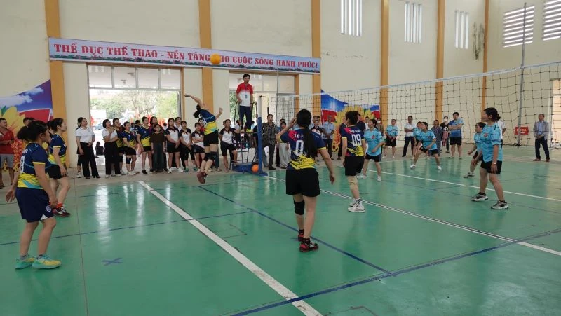 Khai mạc giải bóng chuyền hơi phường Đông Quang