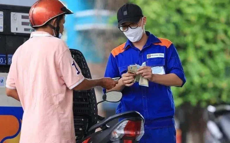 Chi tạm ứng 8.000 tỷ đồng cho Quỹ Bình ổn giá xăng dầu