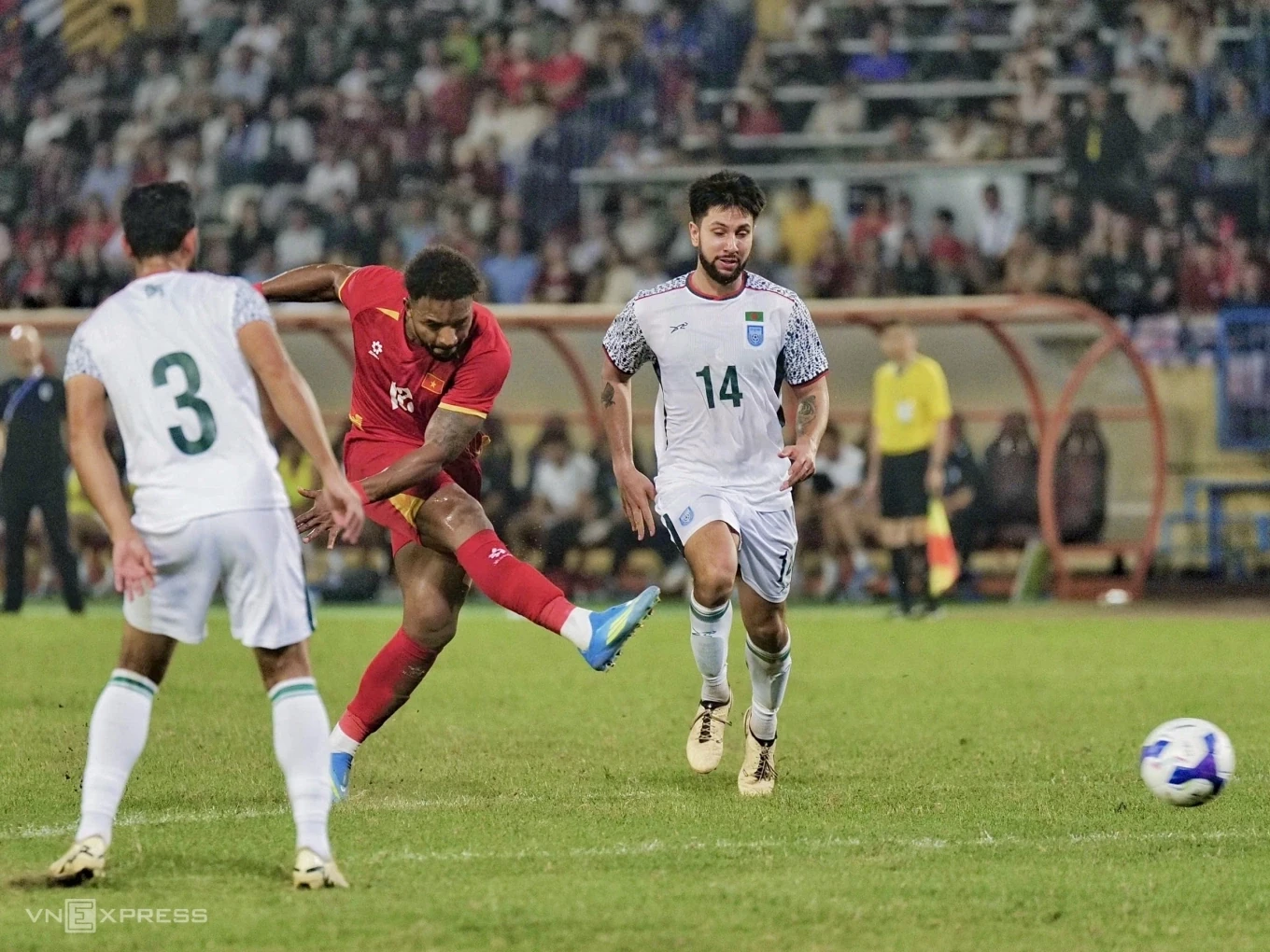 Xuân Son phủ nhận tin đồn thừa cân; Senegal ngang nhiên diễu hành Cúp châu Phi