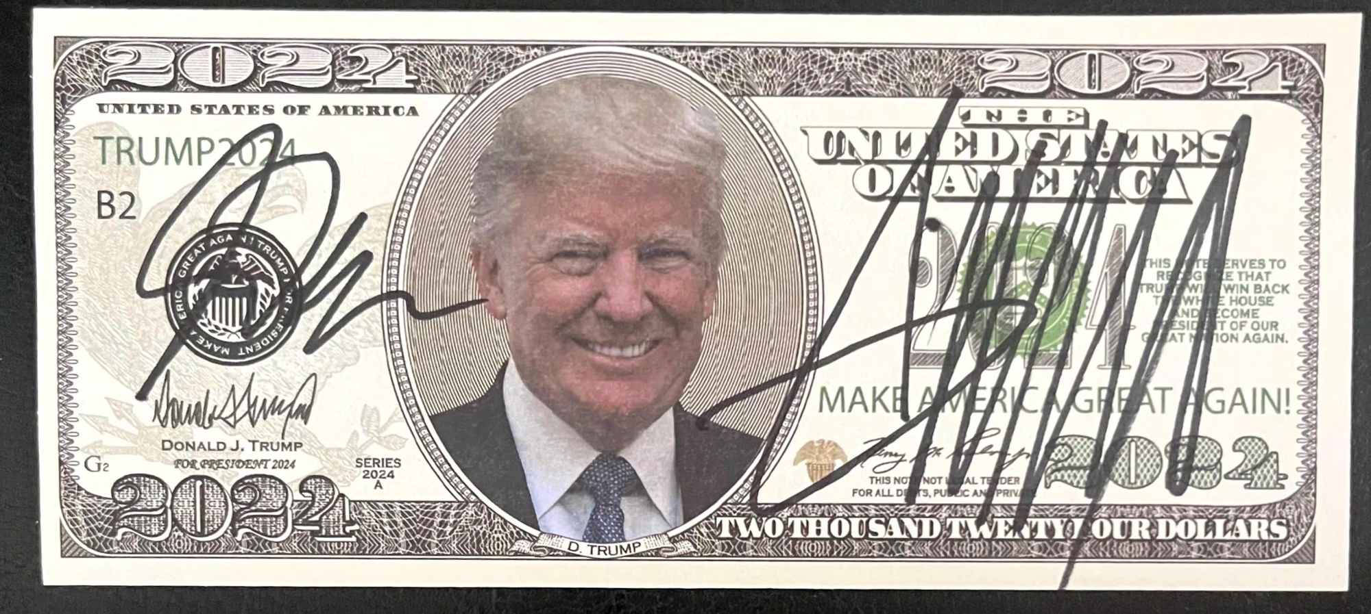 Lần đầu tiên trong lịch sử tiền giấy USD sẽ được in chữ ký của Tổng thống Trump