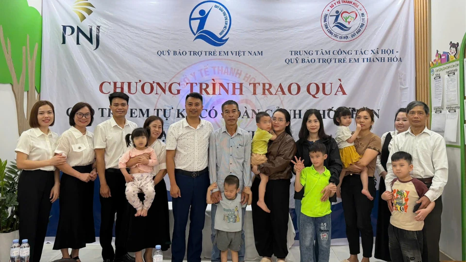 Trao yêu thương tới trẻ em tự kỷ nhân Ngày Thế giới nhận thức về tự kỷ 2/4