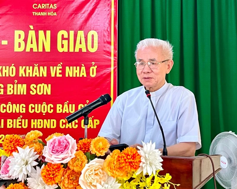 Bàn giao nhà Đại đoàn kết cho đồng bào Công giáo khó khăn về nhà ở