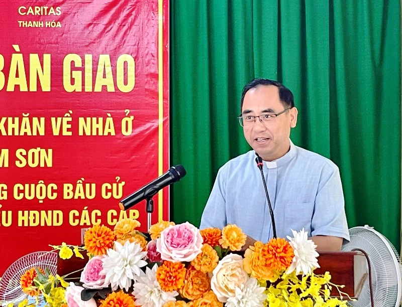 Bàn giao nhà Đại đoàn kết cho đồng bào Công giáo khó khăn về nhà ở