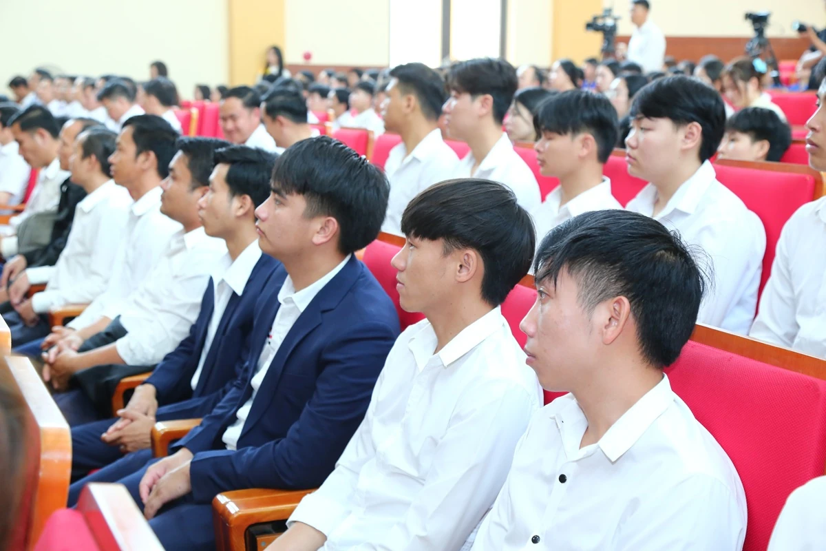 Gặp mặt lưu học sinh Lào nhân dịp Tết cổ truyền Bunpimay năm 2026