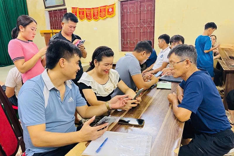 “Cửa sổ số” ở vùng cao: Khi dịch vụ công không còn là chuyện tại trụ sở